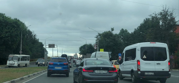 Центр стоит: где в Ярославле сейчас не проехать