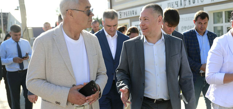 Ярославский губернатор посетил новые туристические объекты в селе Вятском
