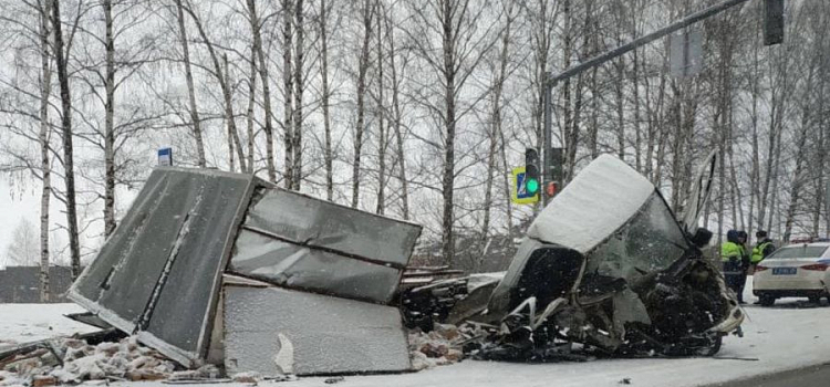 В Ярославле осудят водителя, устроившего смертельное ДТП, в котором погиб пассажир хлебовоза_229956