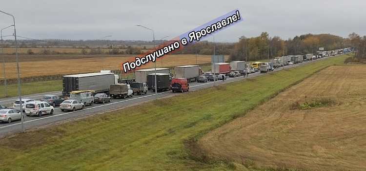 В районе посёлка Кузнечиха перекрыто движение на трассе М-8 «Холмогоры»