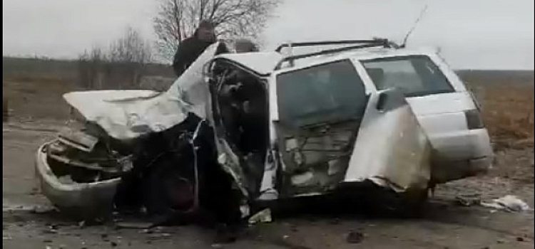 В жестком ДТП под Ярославлем пострадали два человека