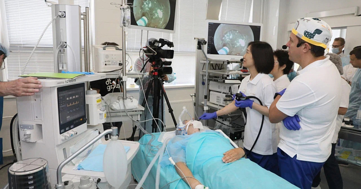 Пациент не мог глотать еду: русские и китайские врачи в Ярославле провели уникальную операцию