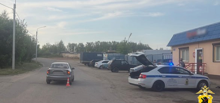 Ехал задом: в Ярославской области сбили 52-летнего пешехода_297535