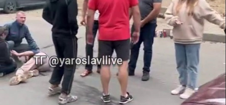 Во Фрунзенском районе Ярославля автомобиль сбил девушку