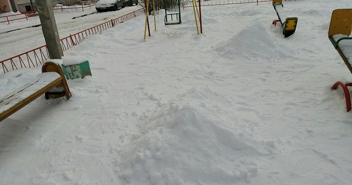 Малышам стало негде играть: колонка ярославны, которая расчистила детскую площадку от снега_171132
