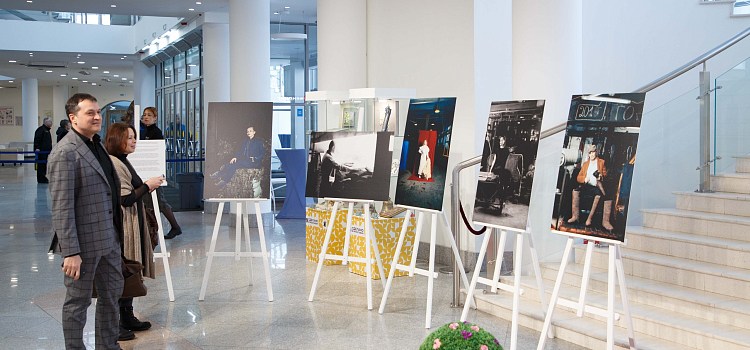 В Ярославле открылась фотовыставка о людях и производствах региона_310955