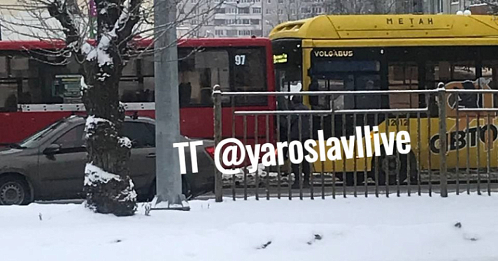 В Ярославле за одно утро в ДТП угодили сразу четыре автобуса
