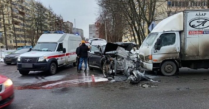 В Рыбинске в тройном ДТП пострадали женщина и ребёнок