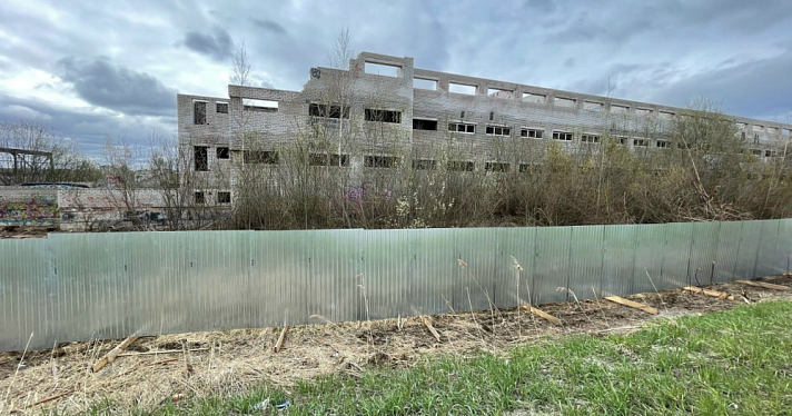 В Заволжском районе Ярославля закрыли доступ на известную заброшку