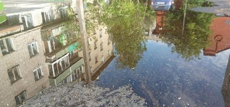 «Бардак и брак»: ярославцы не оценили благоустройство двора по проекту «Решаем вместе»