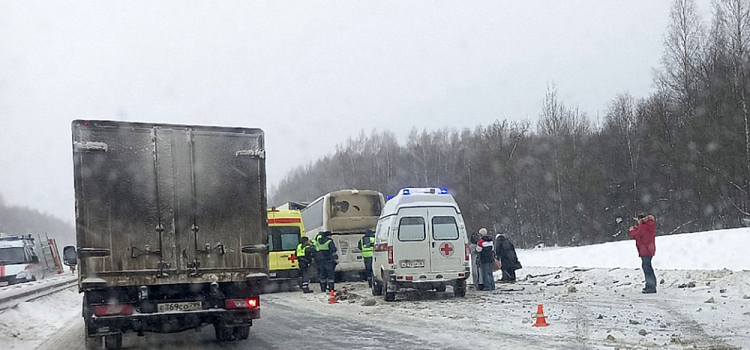 На границе Ярославской и Владимирской областей учителя из Костромы попали в смертельную аварию