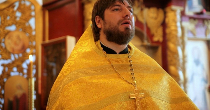 Священник из Рыбинска рассказал, сильнее ли молитва в храме, чем дома