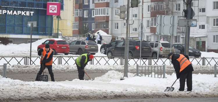 Ярославские дворники будут начинать смену в четыре часа утра