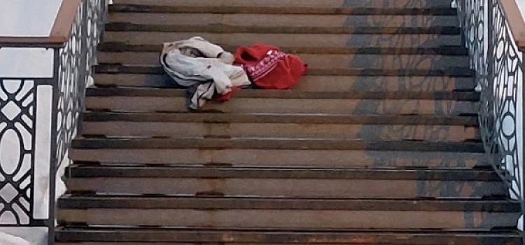 «Люди проходили мимо, обходили чудака в свитере»: в Ярославской области спасли мужчину на Волге