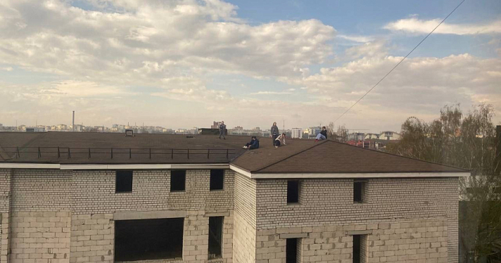 В Ярославле в судебном порядке требуют ограничить доступ на недострой