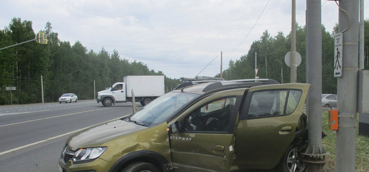 Помогали спасатели: подробности ДТП в Ярославской области
