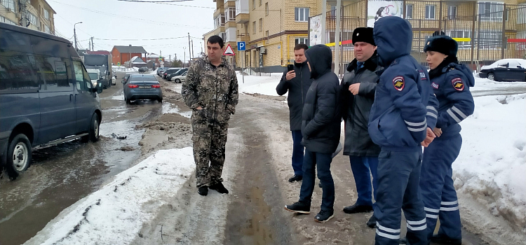 Прокуратура потребовала починить дорогу на выезде из поселка Красный Бор_234974