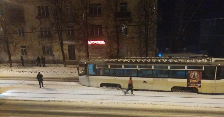 На Пятерке в Ярославле трамвай сошел с рельсов