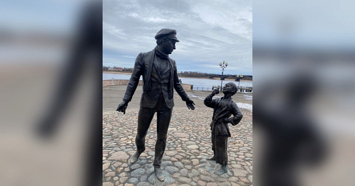 В Рыбинске изуродовали скульптуру Остапа Бендера