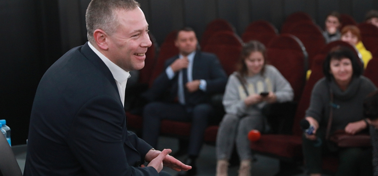 Губернатор Ярославской области встретился с юными спортсменами из ДНР_226100