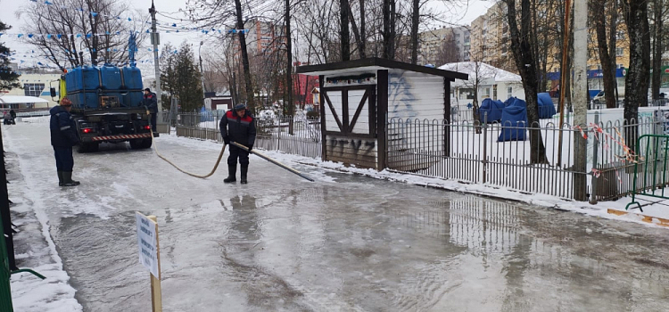 В парке 30-летия Победы в Ярославле открывают каток