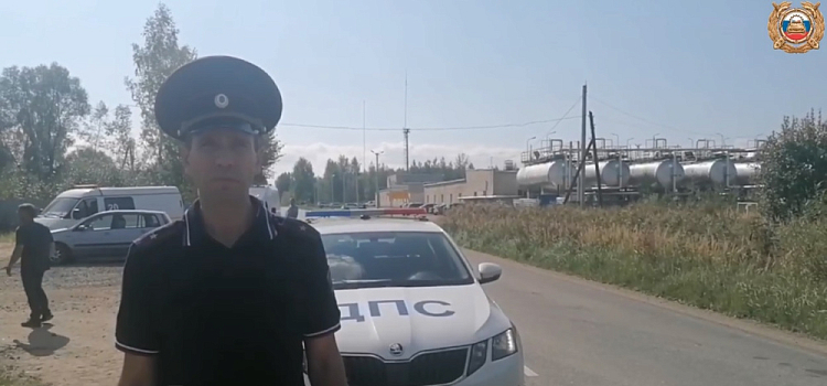 Шла по обочине: в Ярославской области грузовик насмерть сбил пешехода