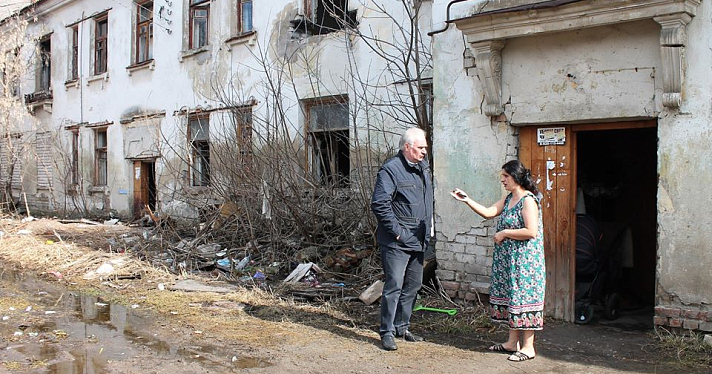 Фото дня. Разваливающийся дом на Жуковского, который активисты ярославского ОНФ попросили быстрее расселить_157545