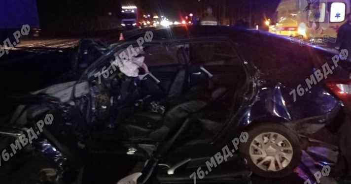 В массовом ДТП под Ярославлем пострадали три человека 