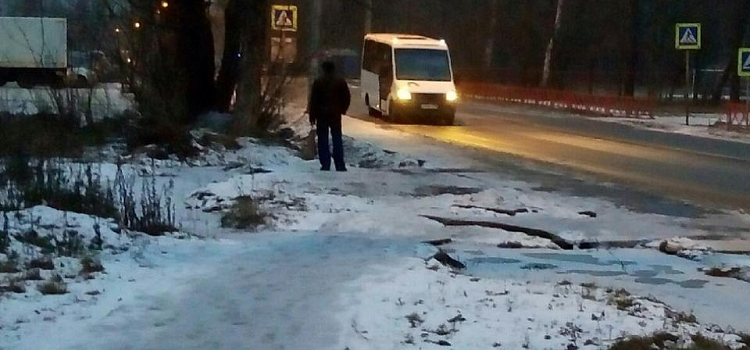 Фото дня. Во Фрунзенском районе спустя три недели пропал остановочный комплекс