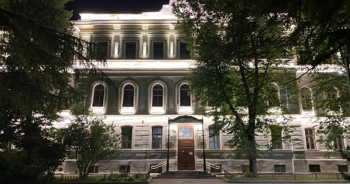 Архитектурная подсветка украсила здание ЯГПУ в Ярославле