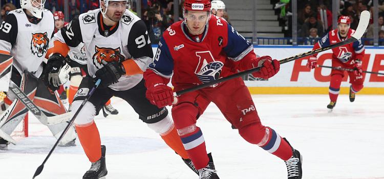 «Локомотив» проиграл «Амуру» в результативном матче