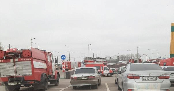 В Ярославле эвакуировали около тысячи человек из торгового центра на Тутаевском шоссе