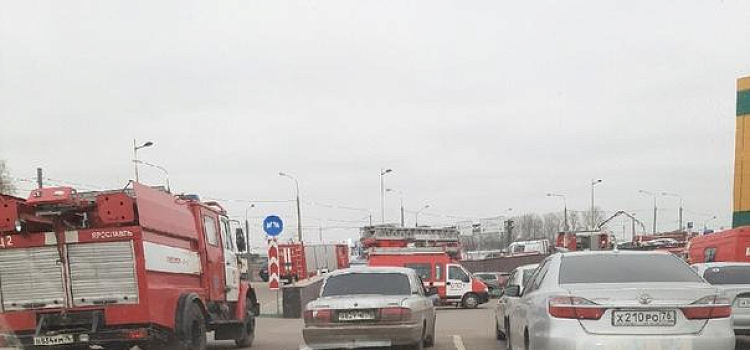 В Ярославле эвакуировали около тысячи человек из торгового центра на Тутаевском шоссе