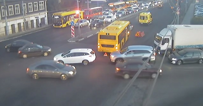 В Ярославле в ДТП пострадала пассажирка автобуса