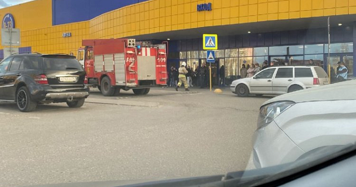 Во Фрунзенском районе эвакуировали продуктовый гипермаркет