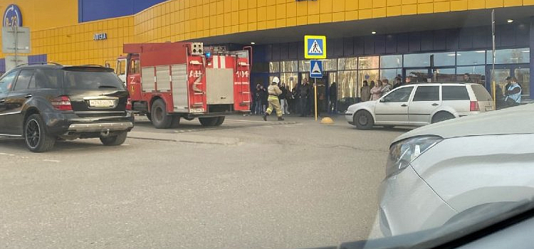 Во Фрунзенском районе эвакуировали продуктовый гипермаркет