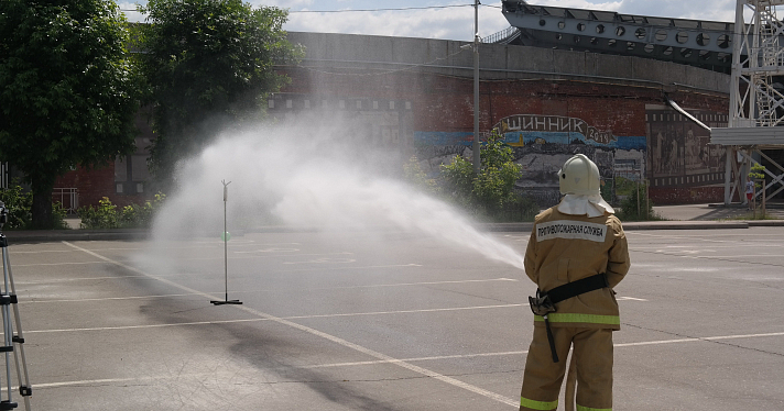 На «Шиннике» проходят соревнования добровольных пожарных бригад (Фото)_69625