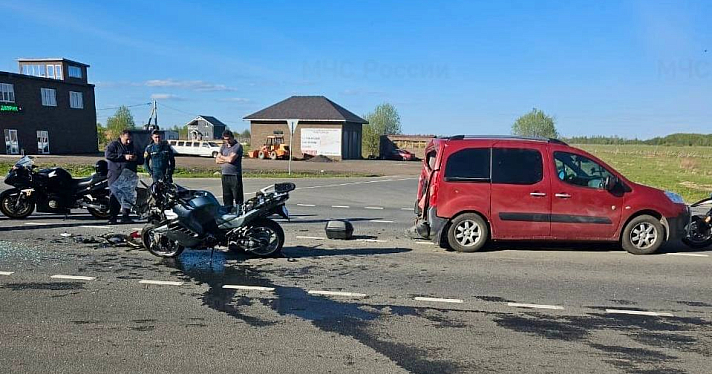 Под Ярославлем в ДТП с мотоциклом пострадал водитель иномарки