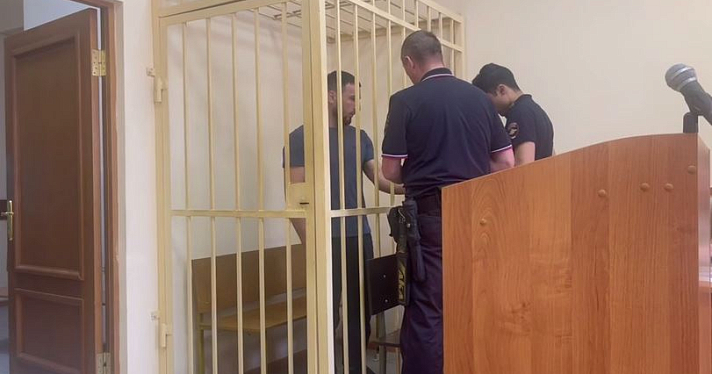 Знакомился и просил телефон: молодого ярославца подозревают в краже денег с банковских карт