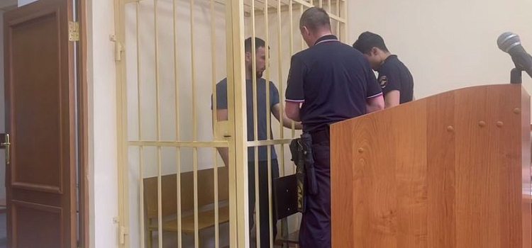 Знакомился и просил телефон: молодого ярославца подозревают в краже денег с банковских карт