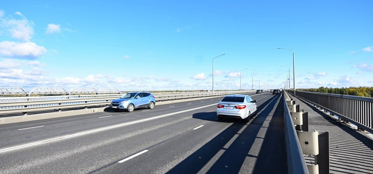 На Октябрьском мосту в Ярославле продолжают разрушаться деформационные швы