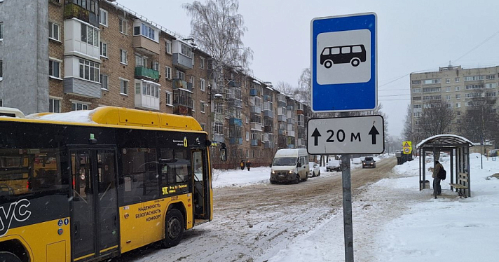 Парковка на разворотной площадке парализует движение автобусов в Ярославле