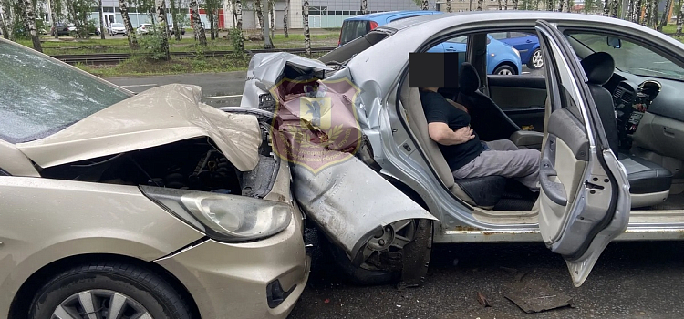 Два ДТП с пострадавшими произошли на Ленинградском проспекте в Ярославле_320132