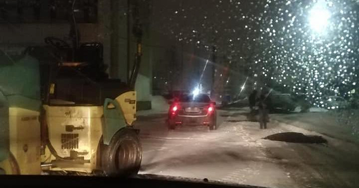 «Нервы не выдерживают»: ярославцы раскритиковали работу дорожников в снег_169363
