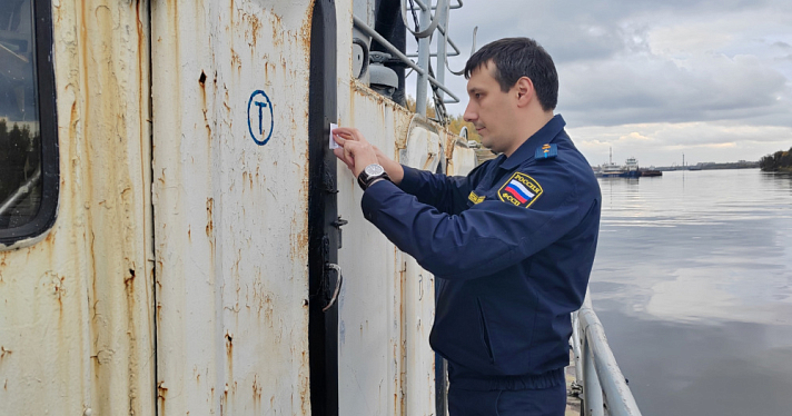 В Ярославле в затоне Волги по решению суда приостановили деятельность производственной площадки