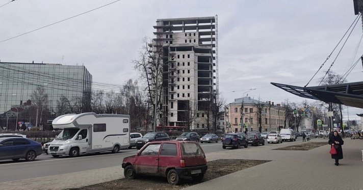 В Ярославле начнут автоматически штрафовать за парковку на газоне