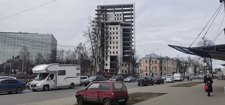 В Ярославле начнут автоматически штрафовать за парковку на газоне