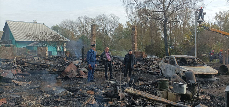 В Ярославской области сгорели три дома и автомобиль_252895