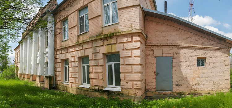 Комплекс бывшего психоневрологического интерната в Ярославской области подешевел почти в пять раз_321080