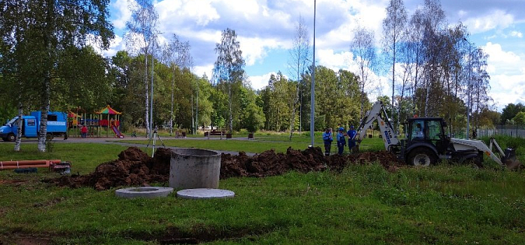 В Рыбинске между двумя школами монтируют систему водоотведения